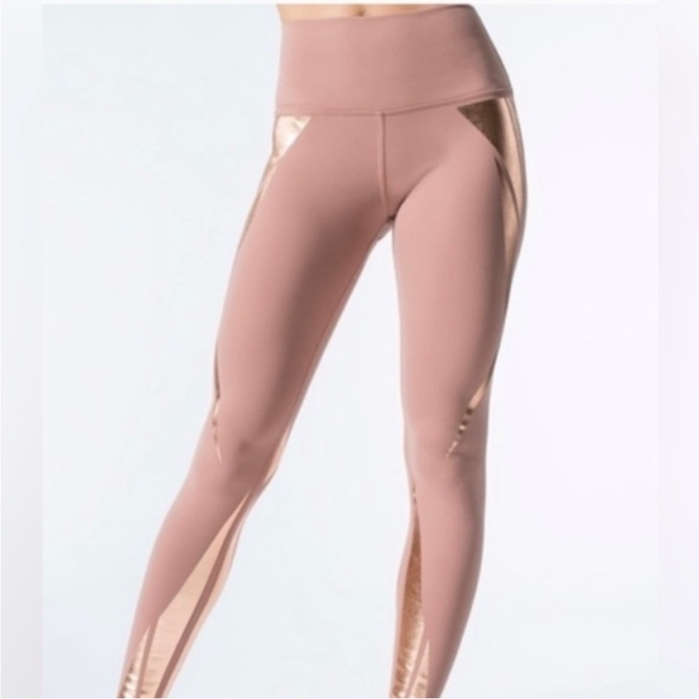 ALO YOGA LEGGINGS, buttery soft. Gorgeous!EXCELLENT CONDITION.